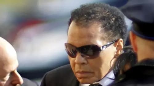 محمد علي يغادر المستشفى بعد علاجه
