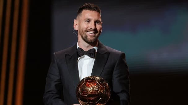 ميسي: برشلونة يجب أن يعود للقمة ولا يكتفي بالمركز الثاني