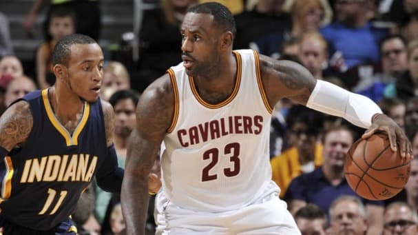 ليبرون جيمس شارك في مباراة انديانا على الرغم من الاصابة
