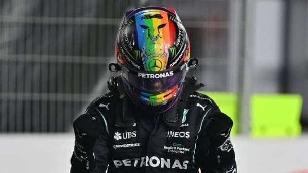 هاميلتون: قدّمت نصيحة لنوريس قبل السباق