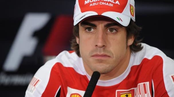 ألونسو سائق فيراري يفضَل هاميلتون على فيتيل