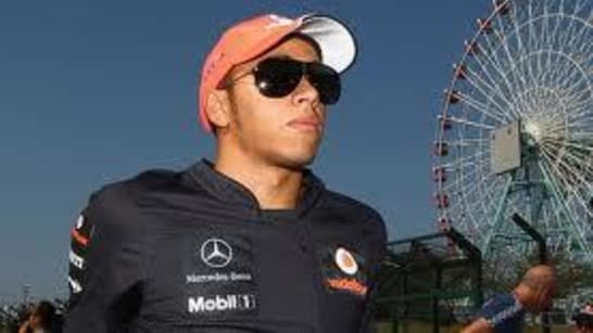 هاميلتون الى عالم الغناء