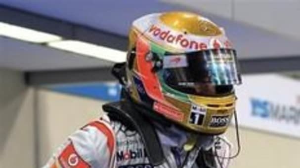 هاميلتون ينهي صراعه مع ماسا بمصافحة وعناق