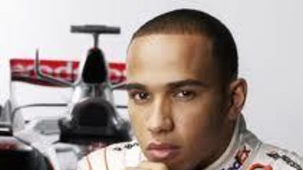 بعد لقاء صديقته السابقة هاميلتون يتصدر التجارب الحرة الثانية