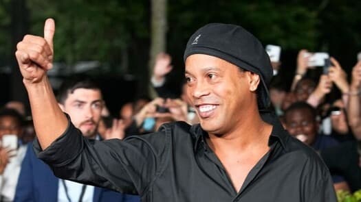 رونالدينيو: ليونيل ميسي مصدر إلهام لكل اللاعبين