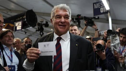 لابورتا: ميسي مرحب به دائمًا في برشلونة وتمثال خاص في انتظاره