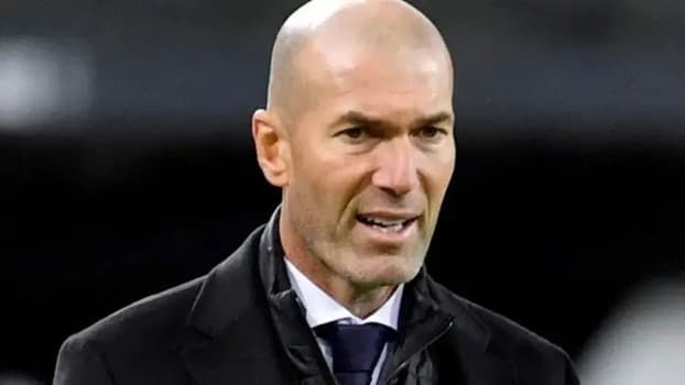 زيدان يُحضّر جهازه الفني لقيادة منتخب فرنسا