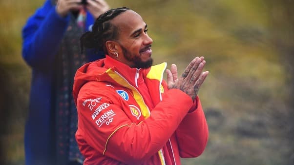 تقارير: هاميلتون يستعيد حماسه بعد تبنّي فيراري