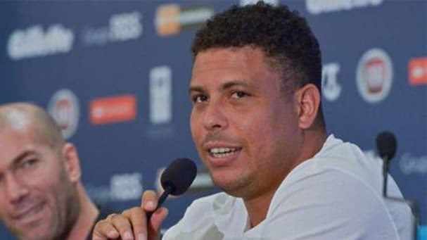 رونالدو يقف الى جانب تيتو