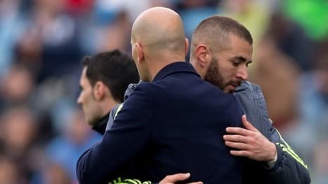 زيدان يدافع عن بنزيما