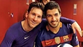 سواريز يهنئ ميسي برقمه الجديد