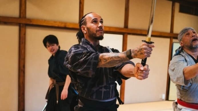 انتقد لويس هاميلتون، سائق فريق فيراري