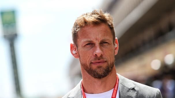 باتن يرجّح استعادة لويس هاميلتون أفضل مستوياته