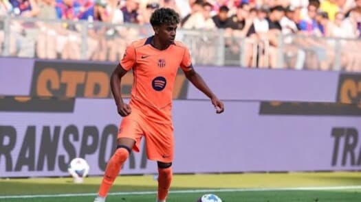 برشلونة مضطر لارتداء قميص الموسم الماضي امام باريس